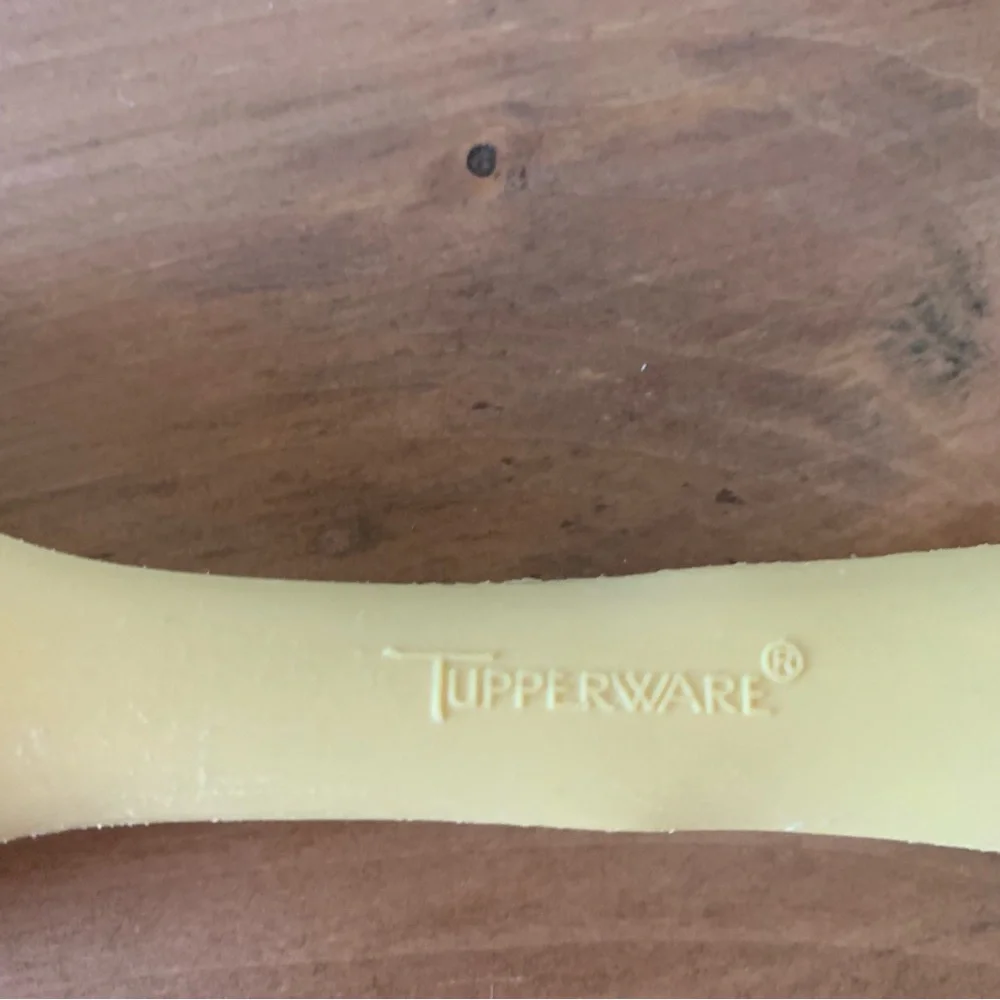 Tupperware Vintage Harvest Gold Salad Forks Tongs